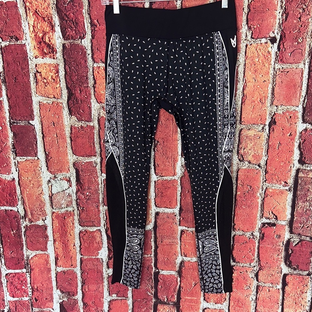 Minkpink Move Black Paisley Print Leggings Size Medium